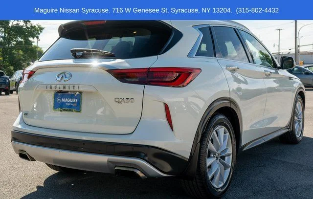 Used 2019 White INFINITI ESSENTIAL image 6