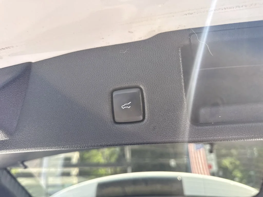 Used 2022 Oxford White Ford SEL image 35