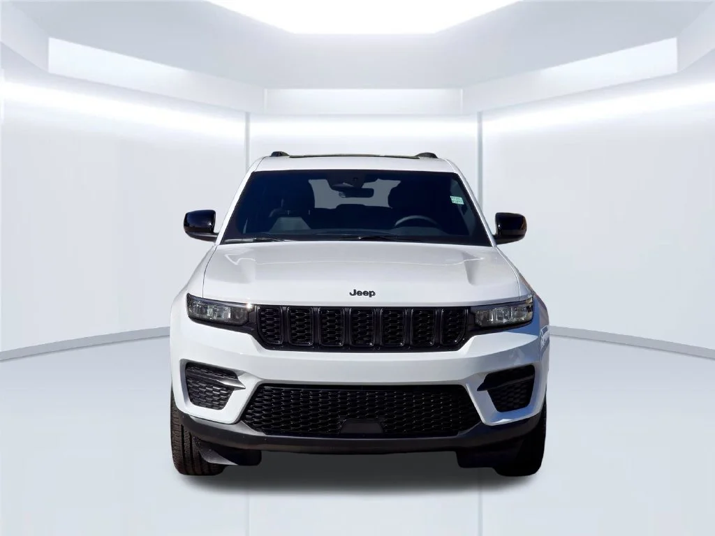 New 2027 White/off-white Jeep Laredo X image 16