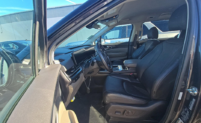 Used 2025 Gray Kia LXS image 5