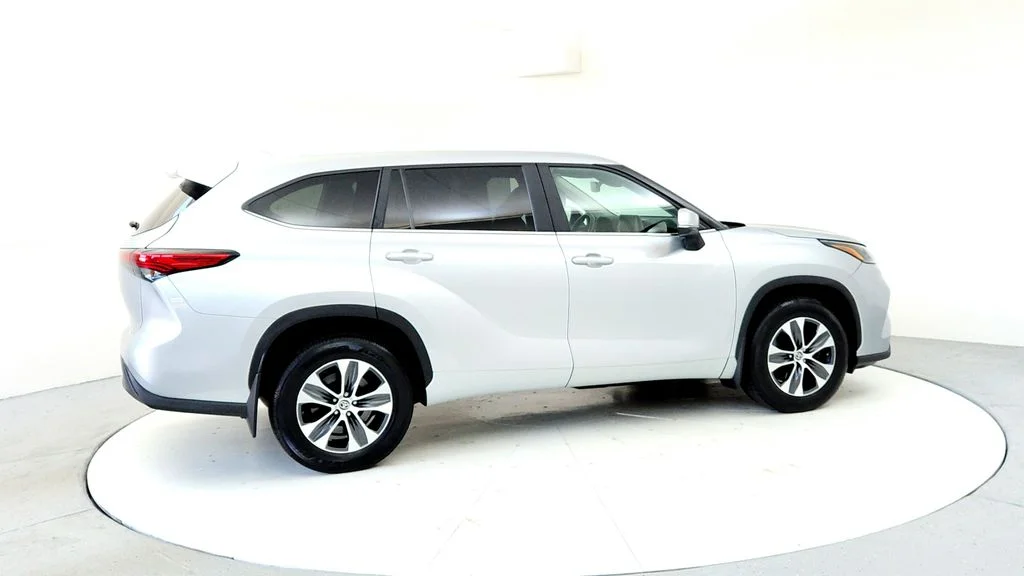 Used 2023 Silver Toyota XLE image 6