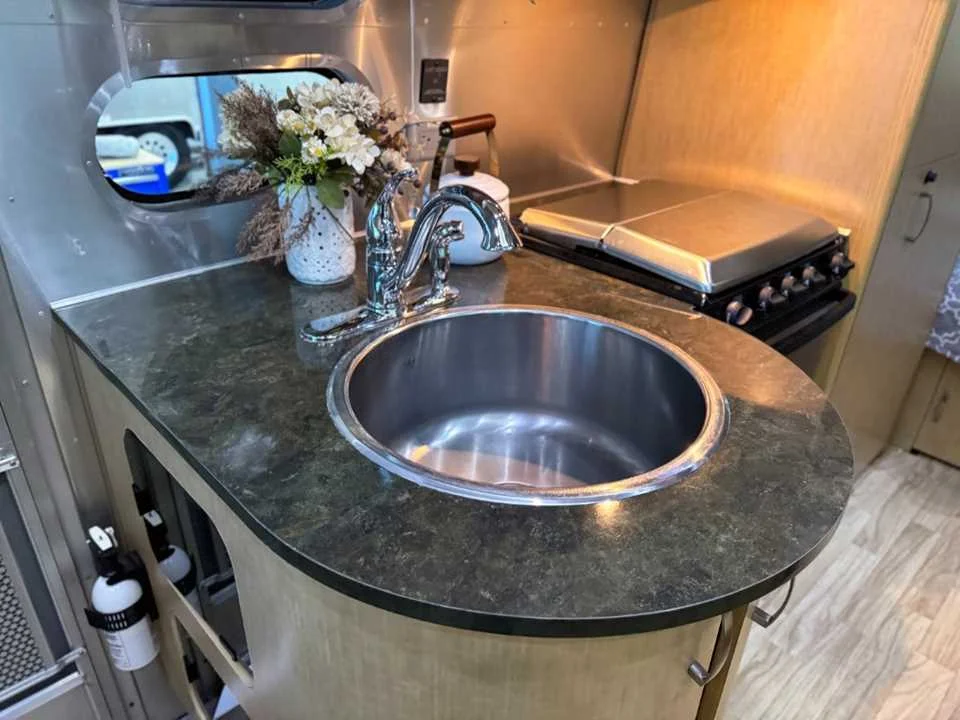 Used 2014 SILVER AIRSTREAM  image 18