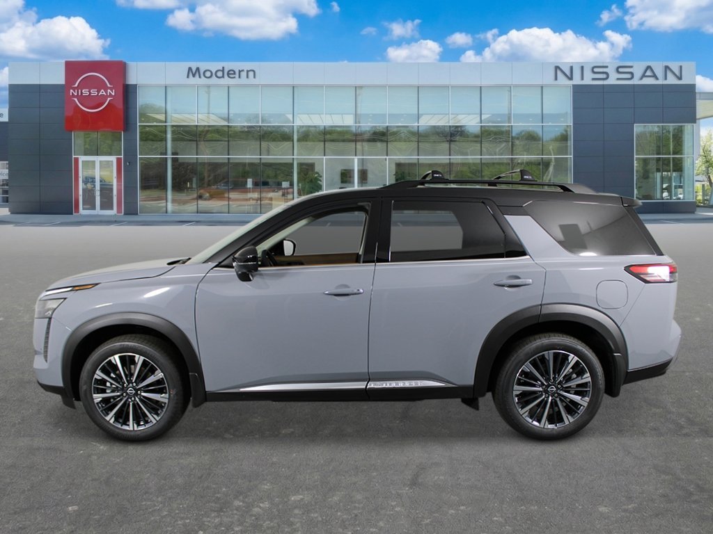 New 2026 Boulder Gray Pearl / Super Black Two-tone Nissan Platinum image 2