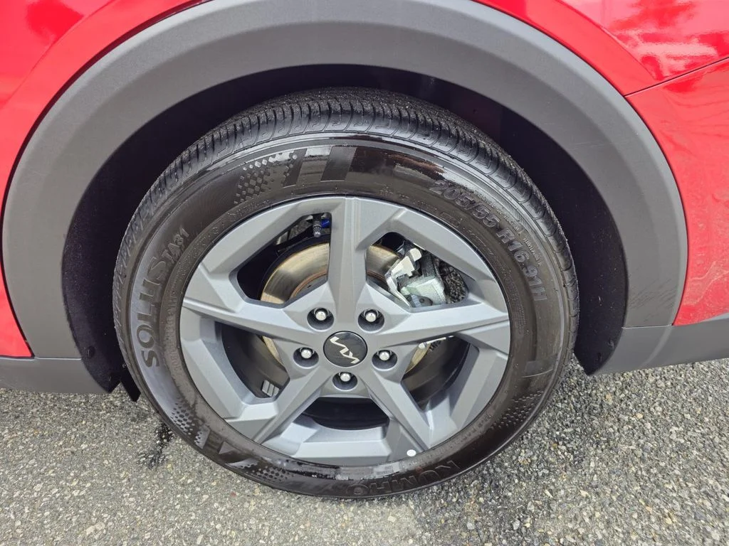 Used 2025 Red Kia LXS image 48