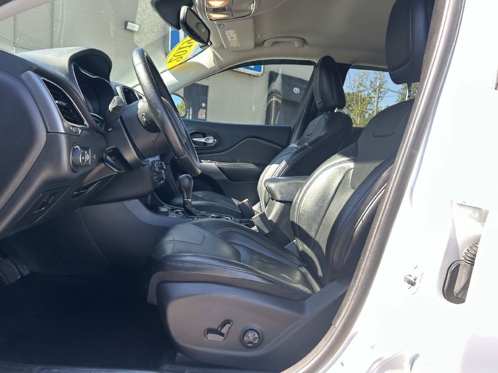 Used 2019 White Jeep Limited image 16