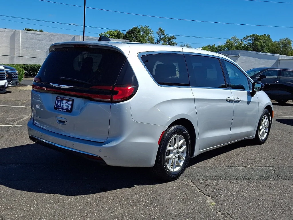 Used 2024 Silver Mist Cle Chrysler Touring L image 12