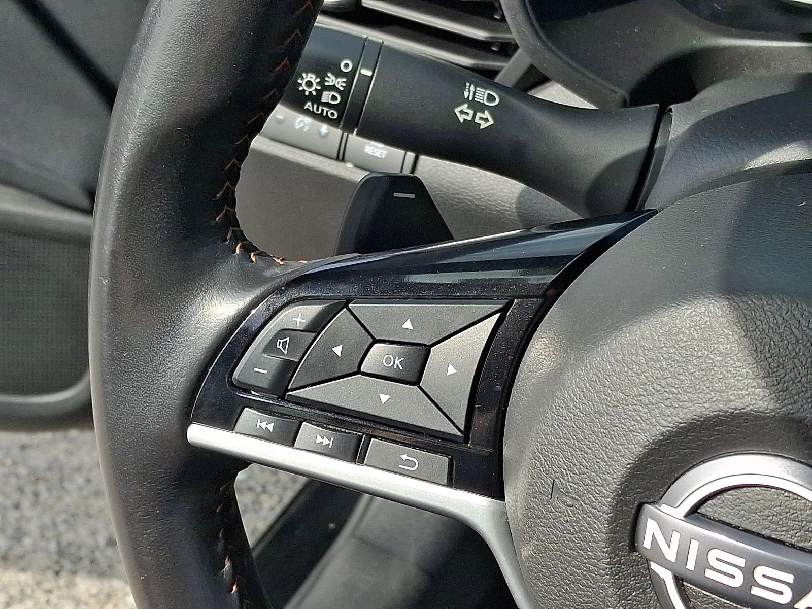 Used 2025 Black Nissan 2.5 SR image 20