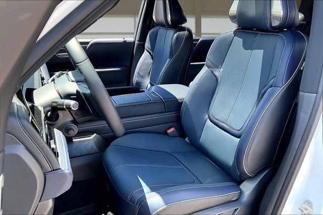 New 2027 2T RADIANT WHIT INFINITI SPORT image 25