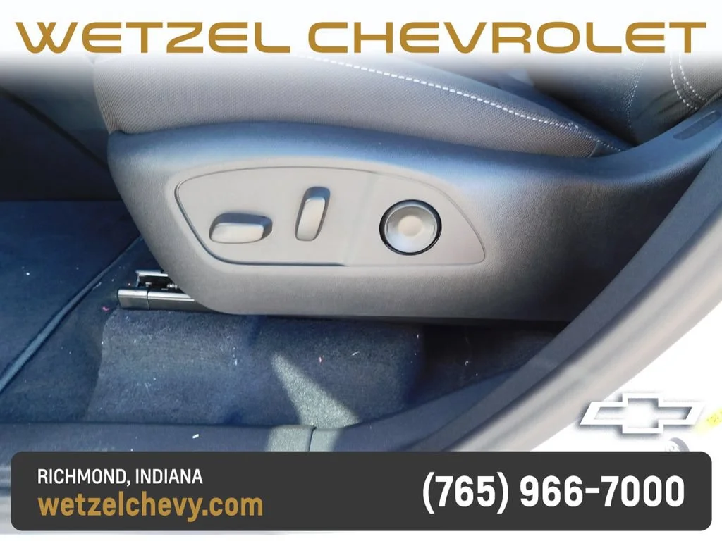 New 2027 Summit White Chevrolet LT image 13