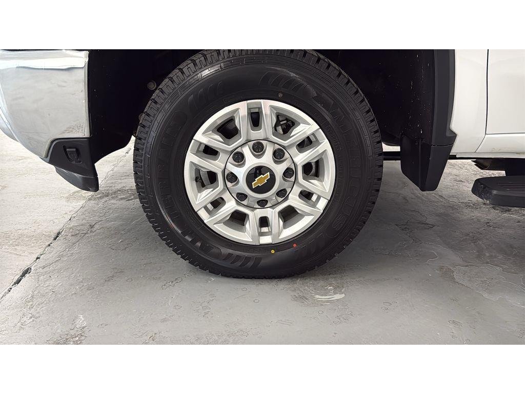 Used 2025 Summit White Chevrolet LT image 14