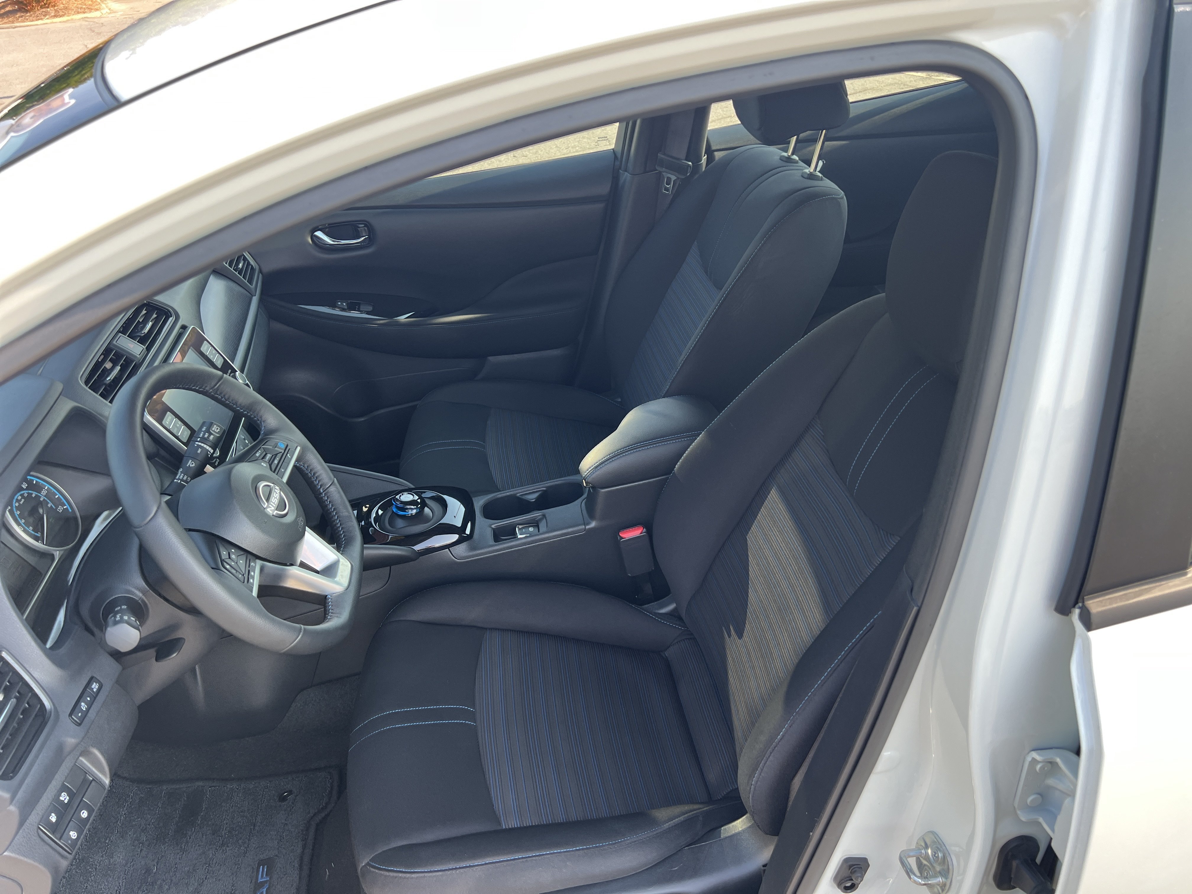 Used 2025 Pearl White Tricoat Nissan SV PLUS image 13