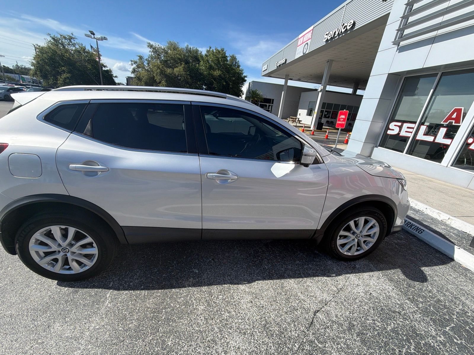 Used 2022 Brilliant Silver Metallic Nissan SV image 3