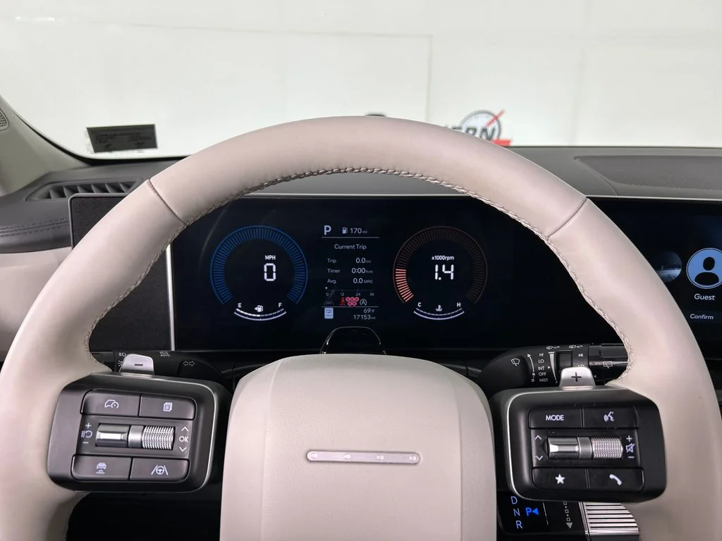 Used 2025 Gray Hyundai SEL image 13