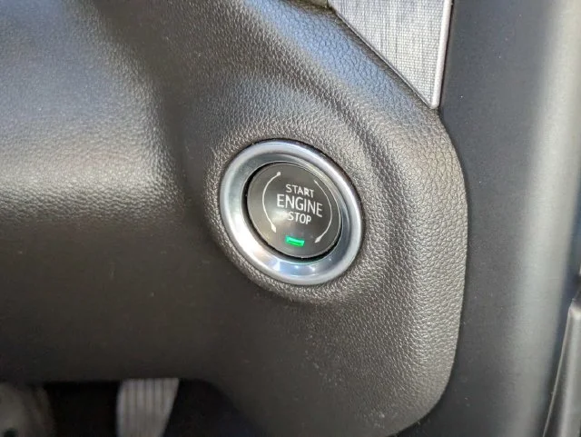 Used 2021 Silver GMC Elevation image 28
