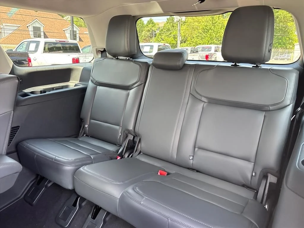 New 2027 Star White Metallic Tri-Coat Ford Active image 18