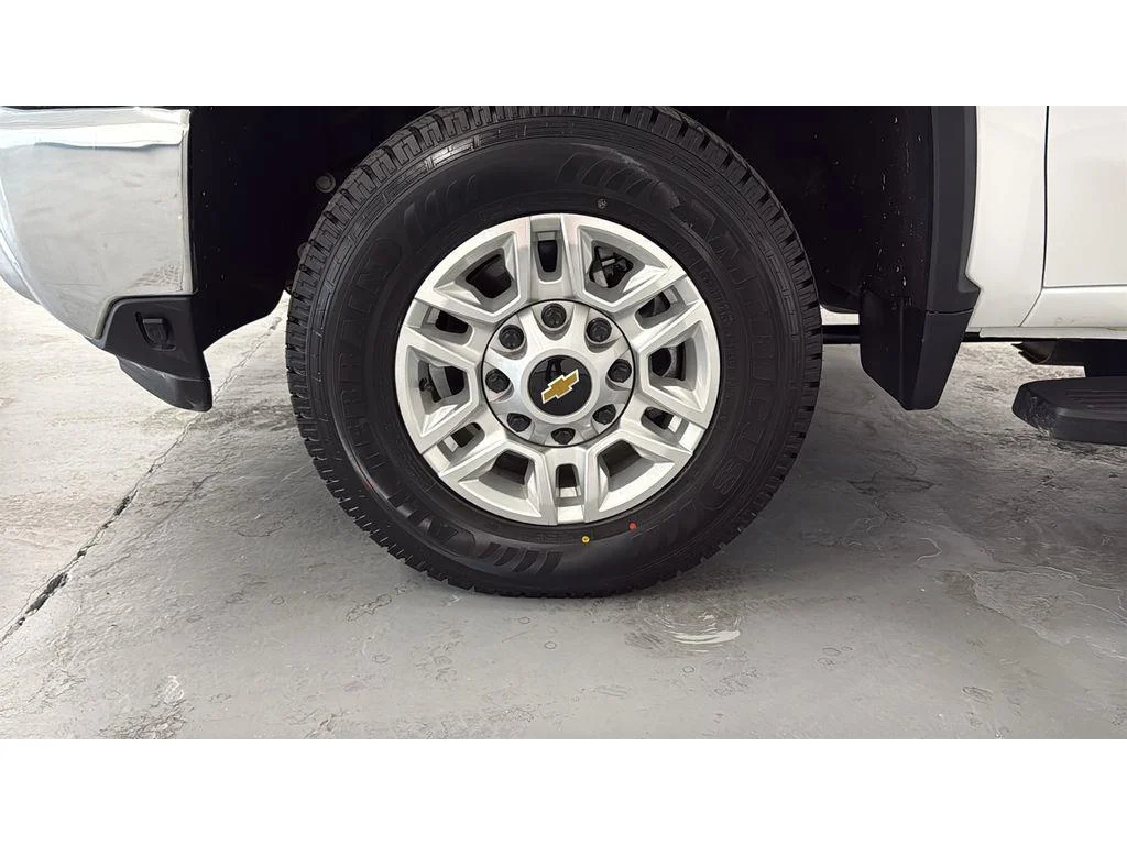 Used 2025 Summit White Chevrolet LT image 14