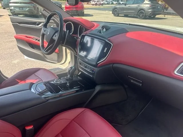Used 2018 Bianco Maserati S Q4 GranSport image 24