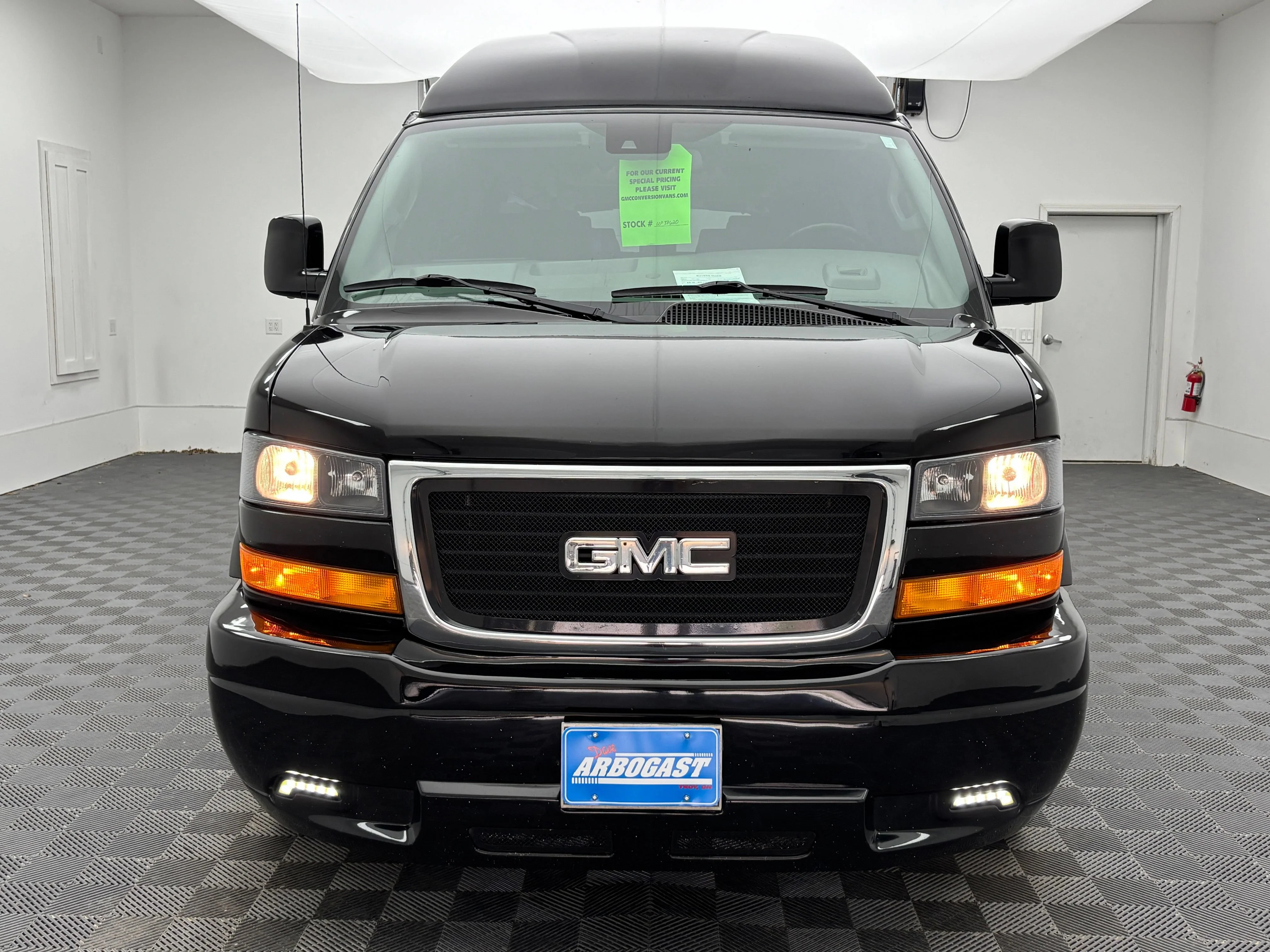 Used 2020 ONYX BLACK GMC NA image 5