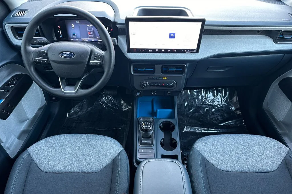 New 2025 Oxford White Ford XLT image 13
