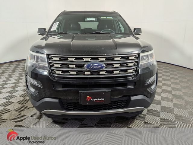 Used 2016 Black Ford XLT image 2