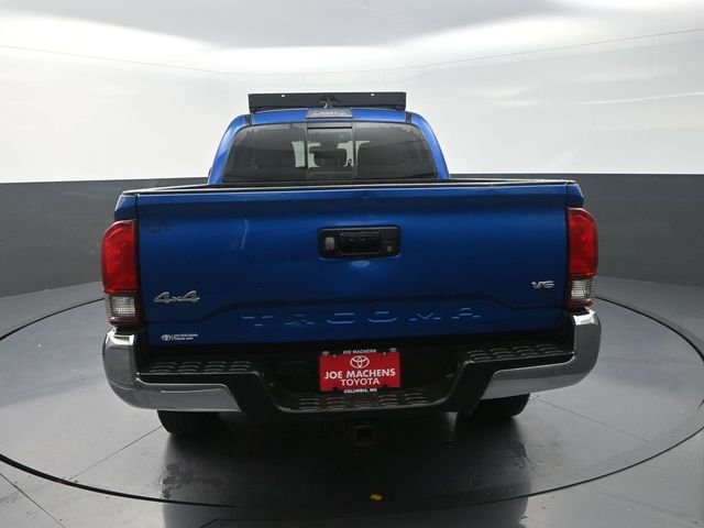 Used 2018 Blue Toyota SR5 image 7
