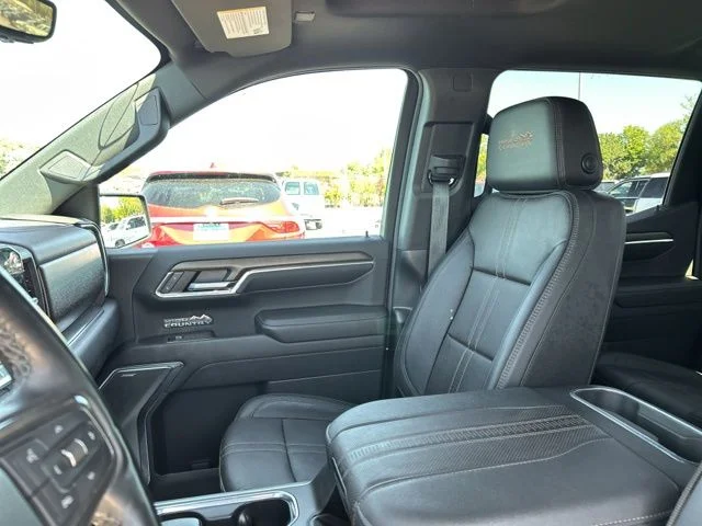 Used 2024 Red Chevrolet High Country image 31