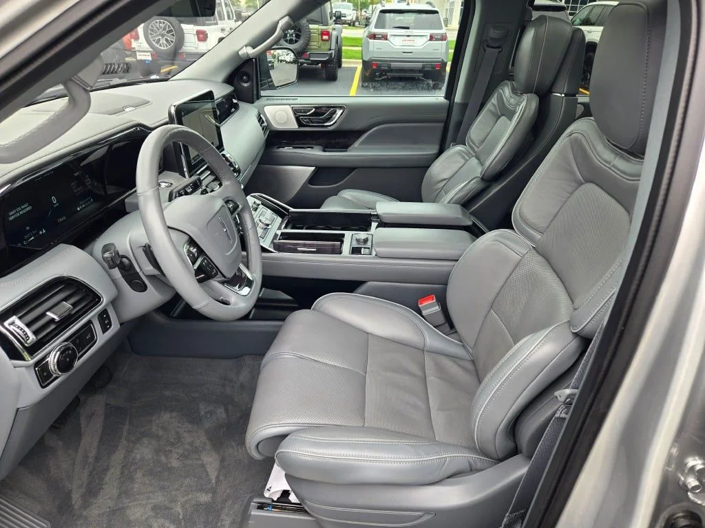 Used 2019 Silver Lincoln Reserve image 28