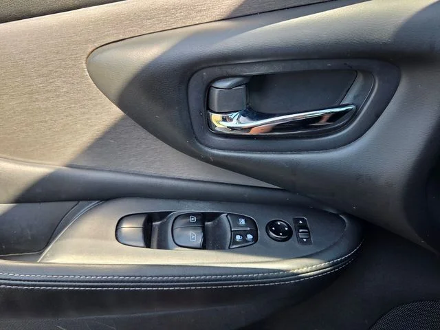 Used 2020 Black Nissan S image 27