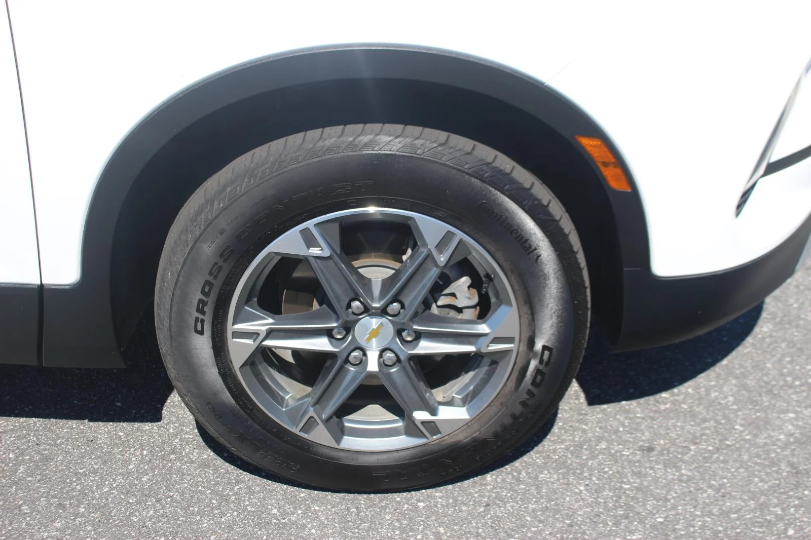 Used 2024 Summit White Chevrolet 2LT image 26