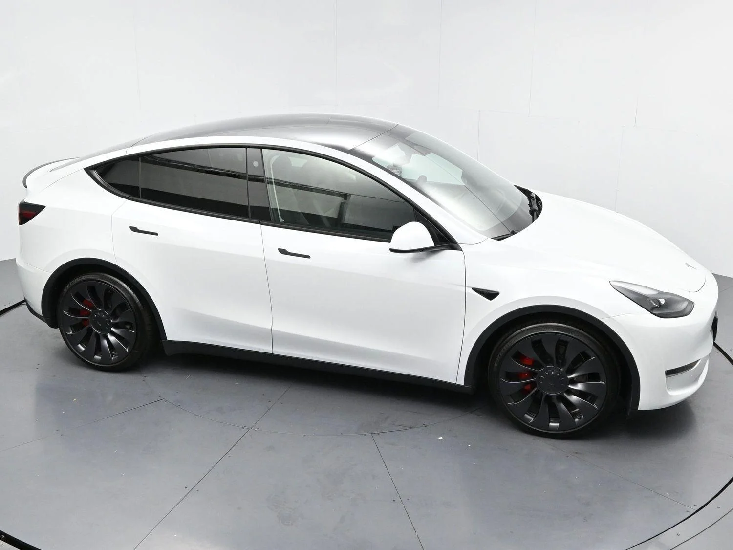 Used 2023  Tesla Performance image 35