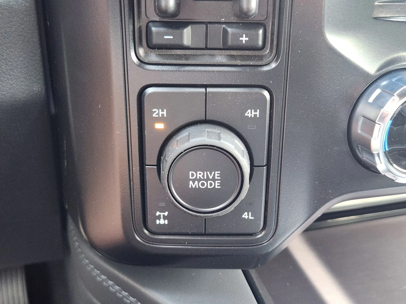 New 2026 Star White Metallic Tri-Coat Ford F-250® Platinum® image 16