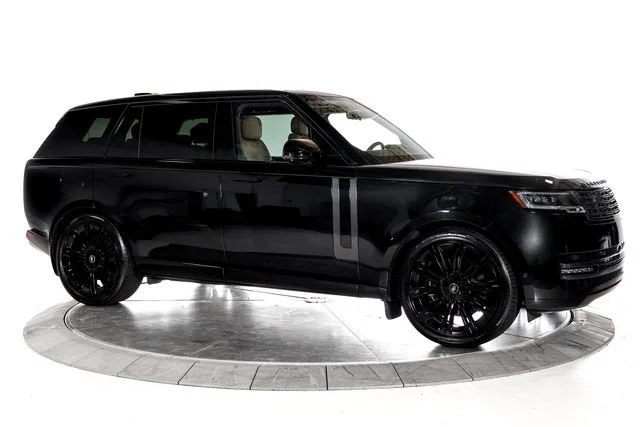 Used 2025 Santorini Black Metallic Land Rover SE image 9