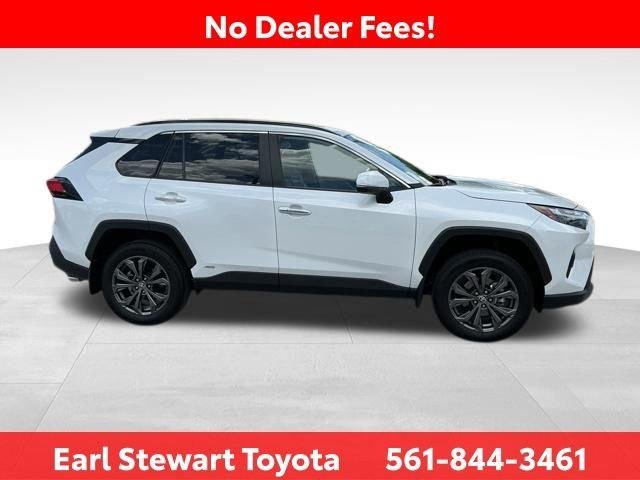 Certified Used 2024 WIND CHILL PEARL Toyota  image 4