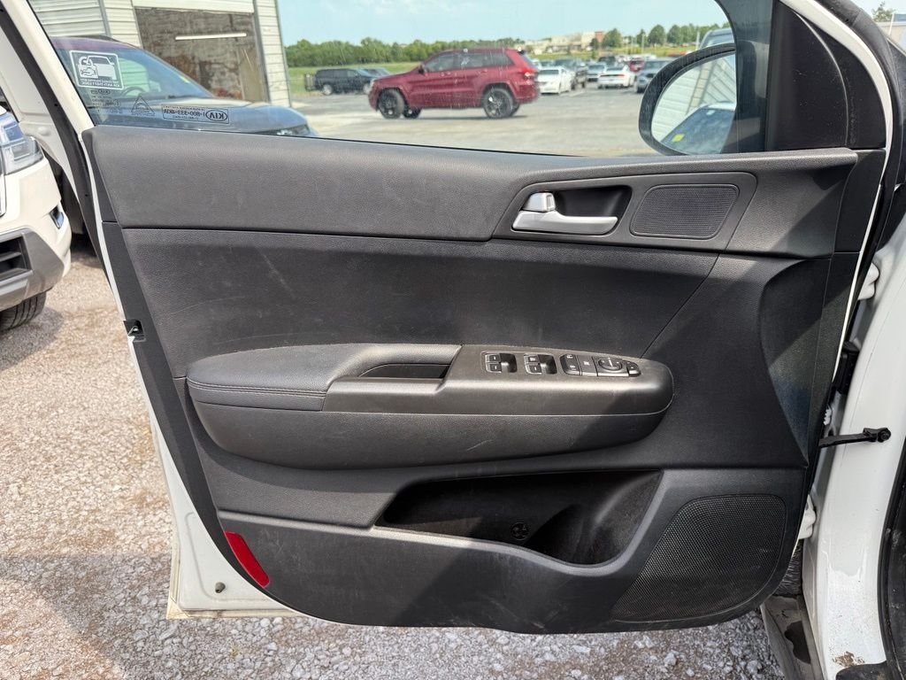 Used 2021 White Kia LX image 5