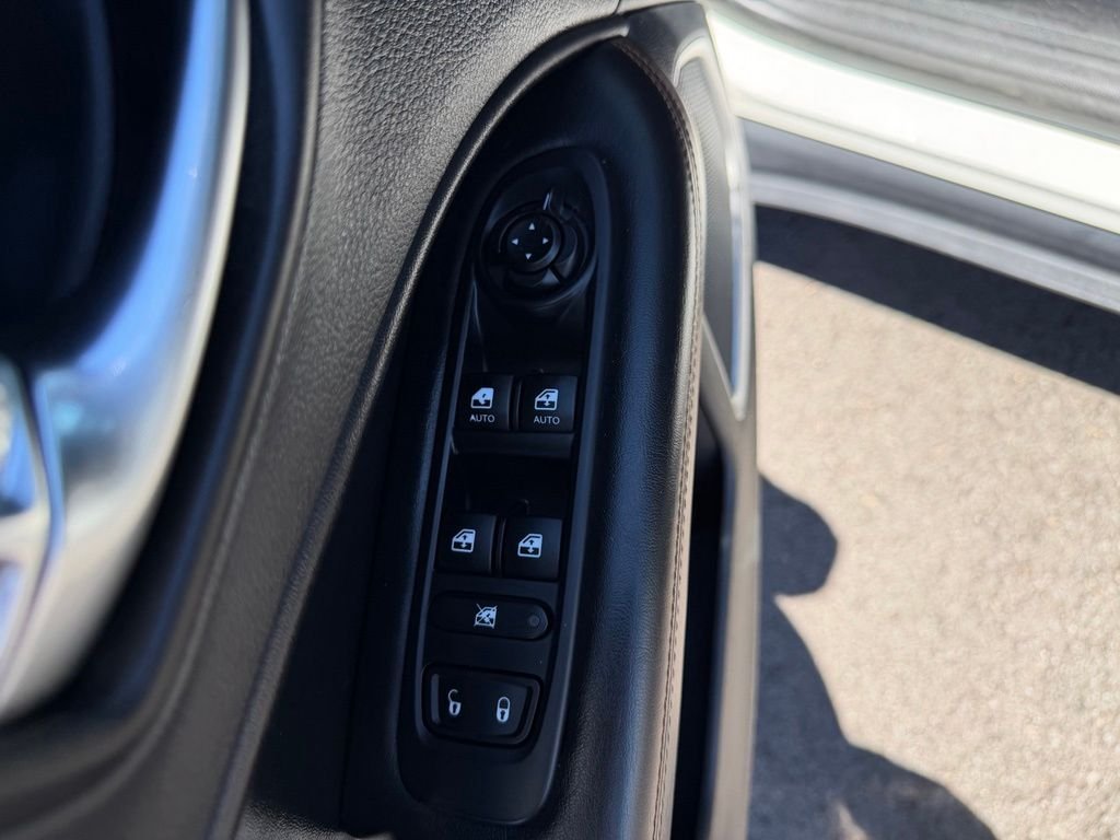 Used 2020 White Clearcoat Jeep Limited image 13