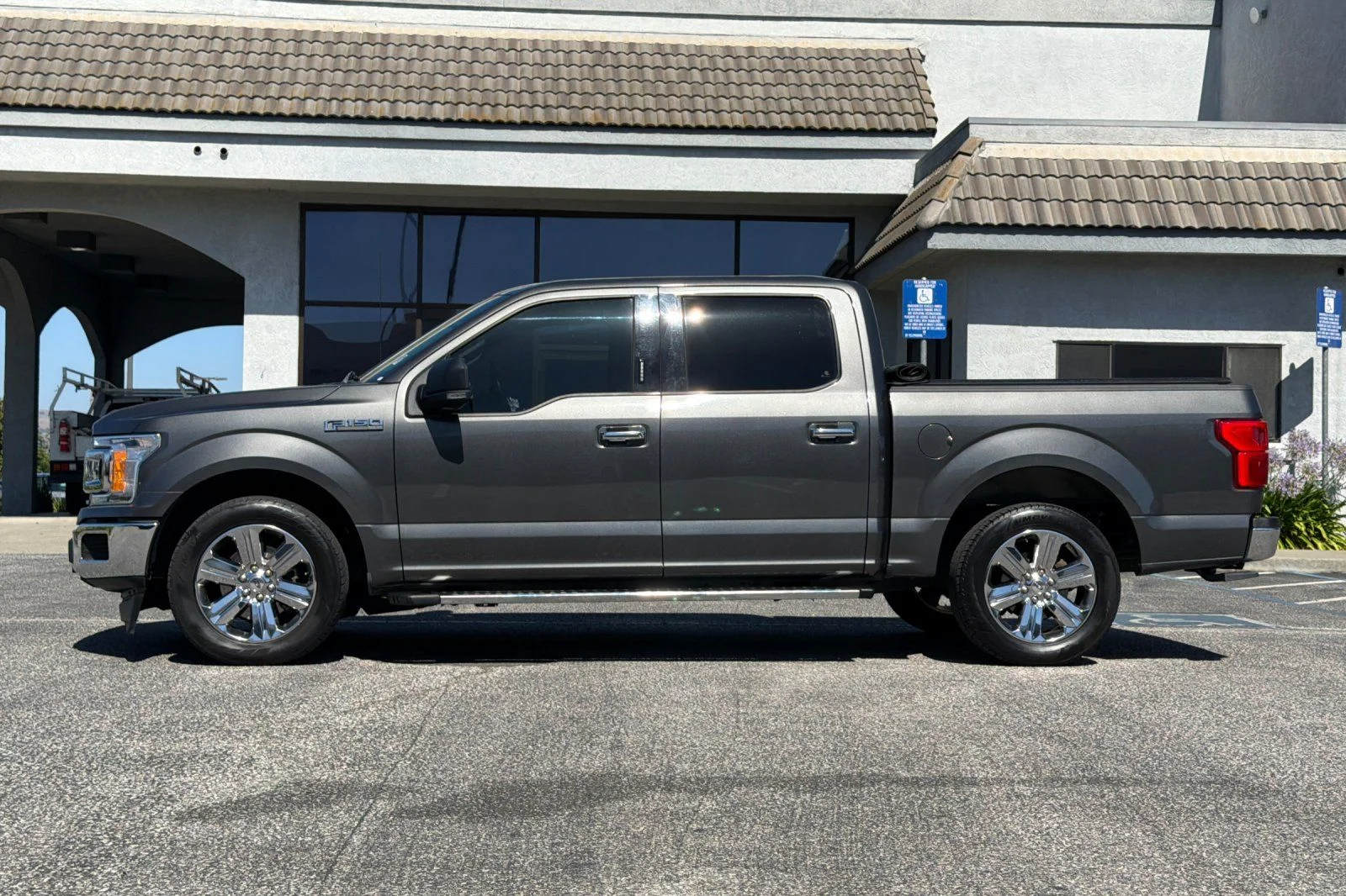 Used 2019 Gray Ford XLT image 7