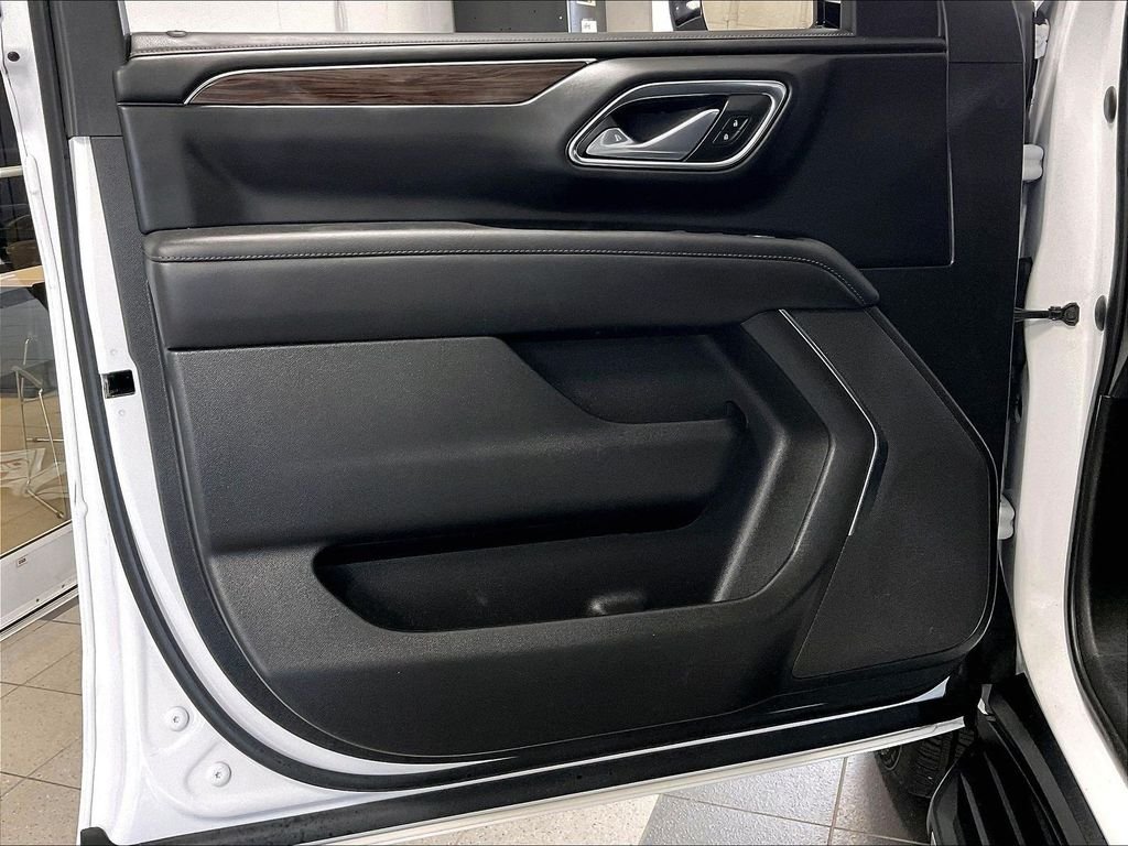 Used 2023 White Chevrolet LS image 9