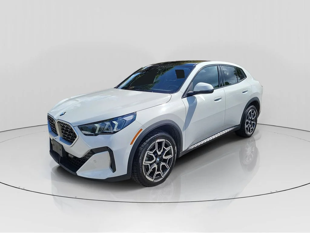 Used 2026 White BMW xDrive28i image 3