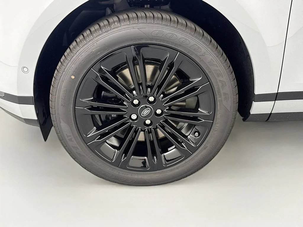 New 2026 Arroios Grey Land Rover Core S image 32