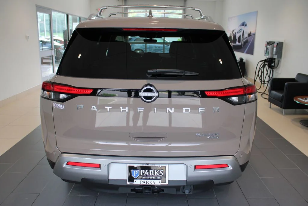 Used 2025  Nissan Platinum image 28