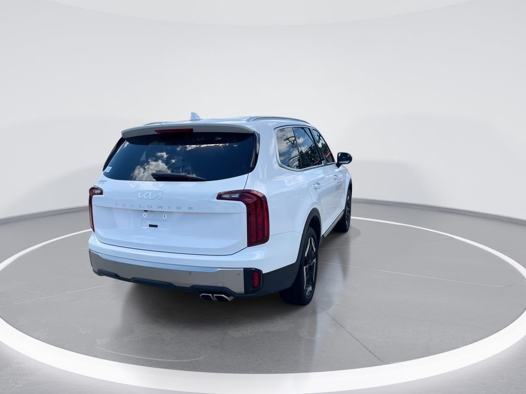 Used 2025 White Kia S image 8