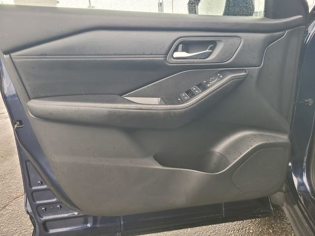 Used 2024 Blue Nissan SL image 18
