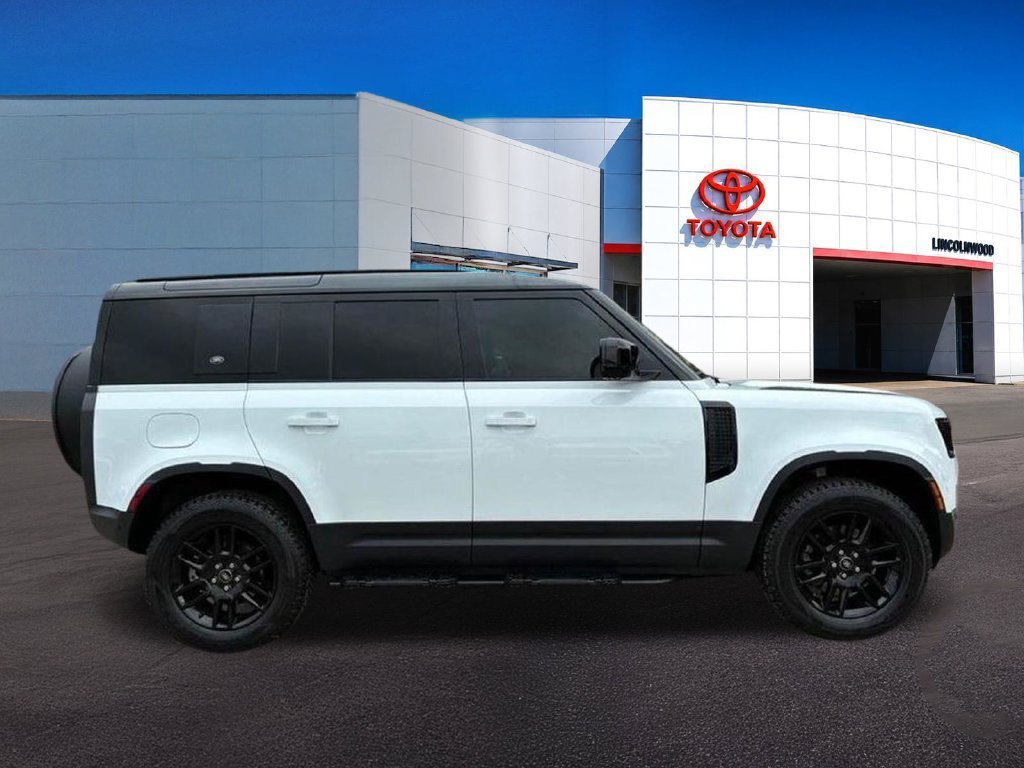 Used 2022 White Land Rover S image 11
