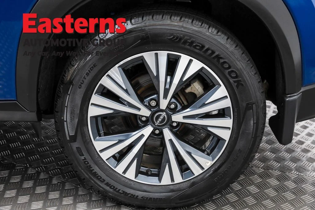 Used 2022 Blue Nissan SV image 32