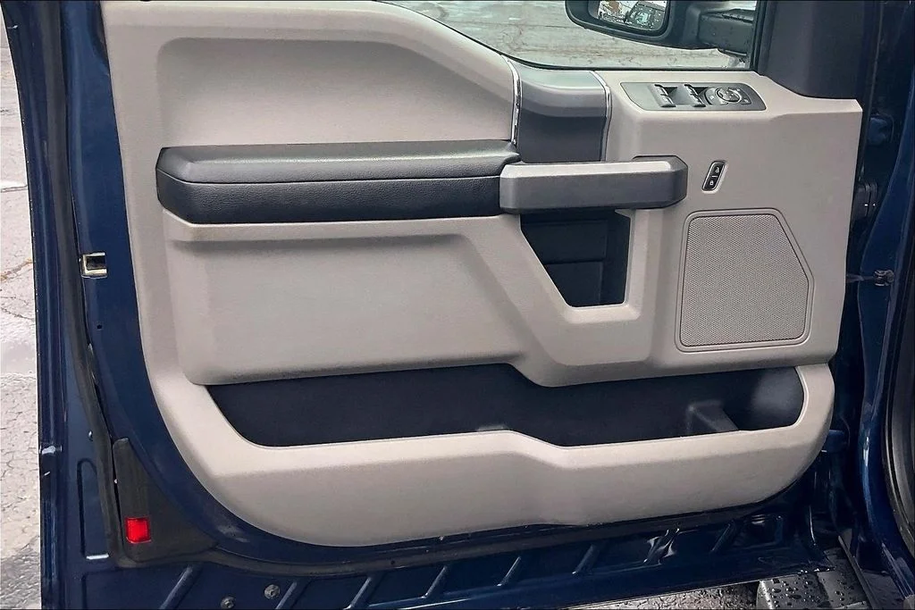 Used 2018 Blue Ford XLT image 22