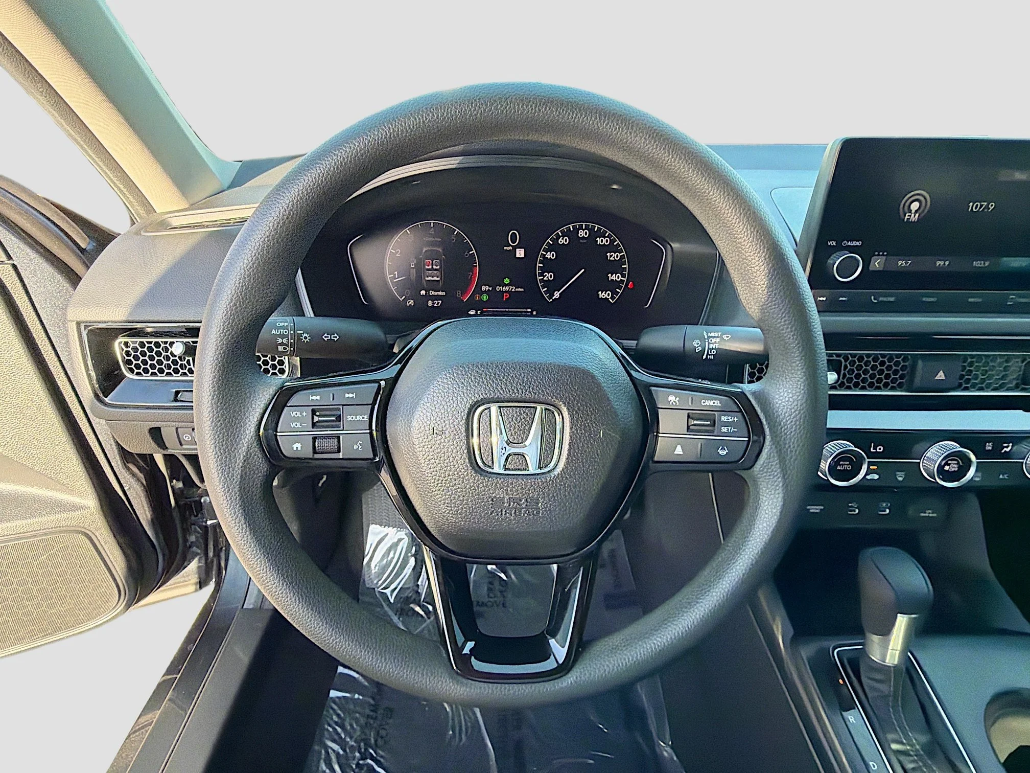 Used 2025 Meteorite Gray Metallic Honda LX image 35