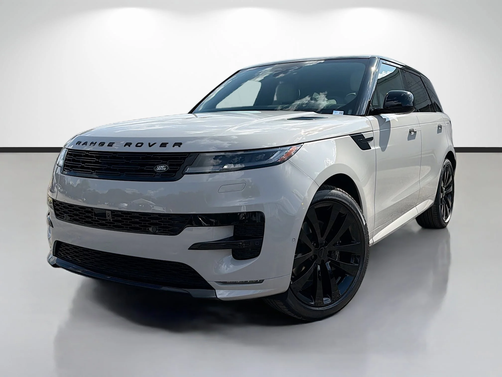 New 2026 Borasco Grey Metallic Land Rover Dynamic SE image 1