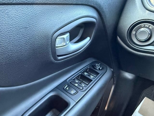 Used 2023 Graphite Gray Jeep Latitude image 23