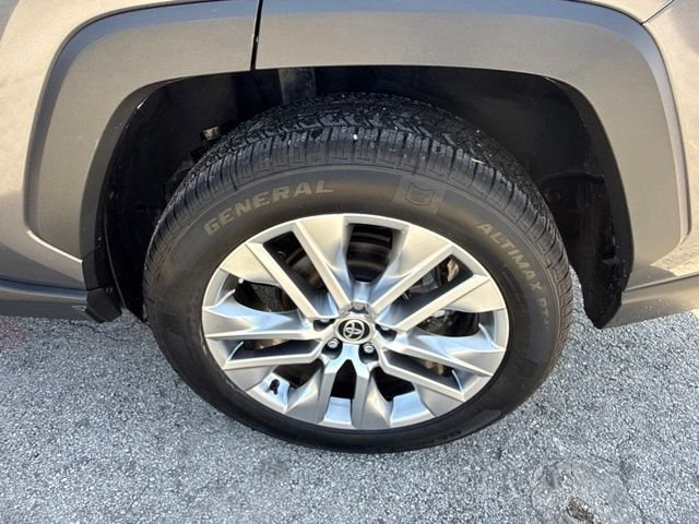 Used 2022 Gray Toyota XLE Premium image 7
