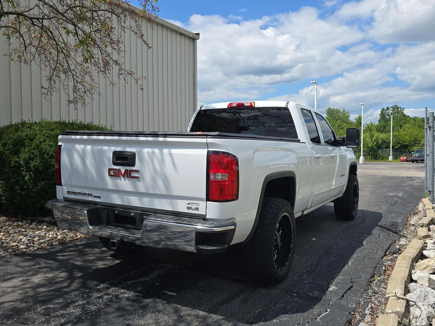Used 2019 Summit White GMC SLE image 9
